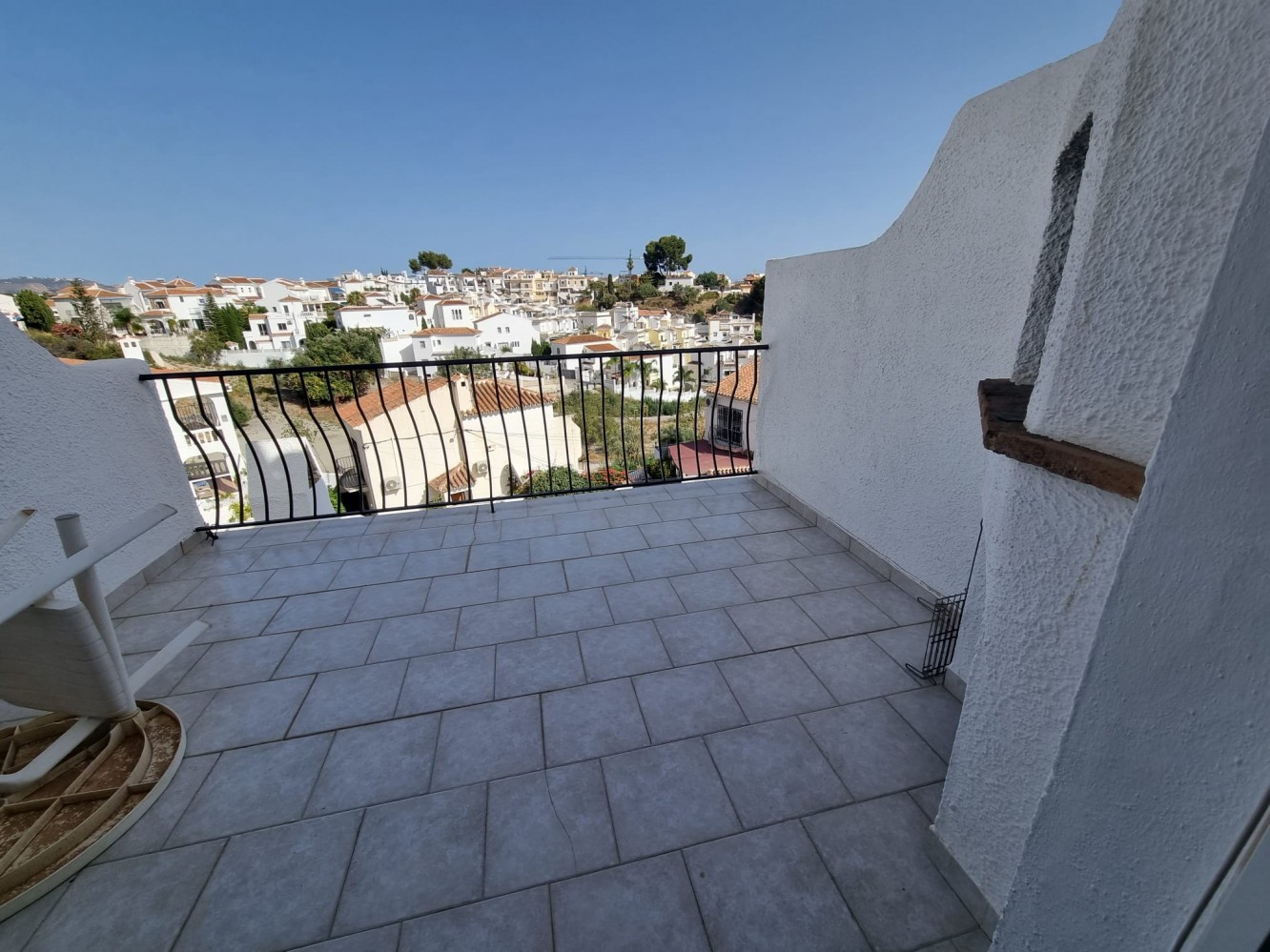 1 BEDROOM DUPLEX APARTMENT WITH 2 TERRACES AND SEA VIEWS - NERJA