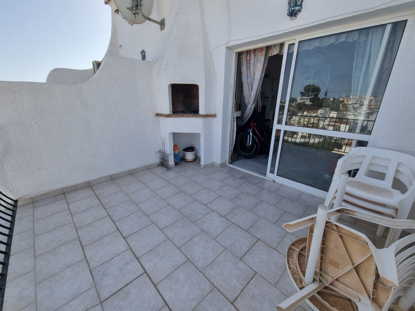 DUPLEX-WOHNUNG MIT 1 SCHLAFZIMMER, 2 TERRASSEN UND MEERBLICK - NERJA