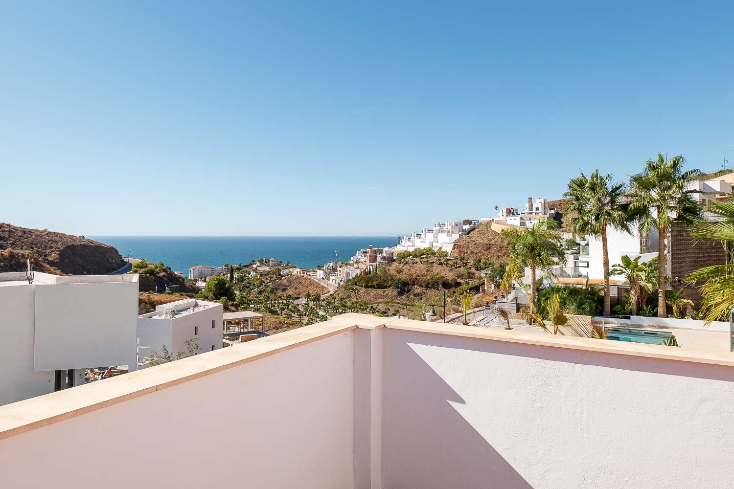 Luxury villa for sale El Peñoncillo (Torrox Costa) with pool and 2 guest apartments.