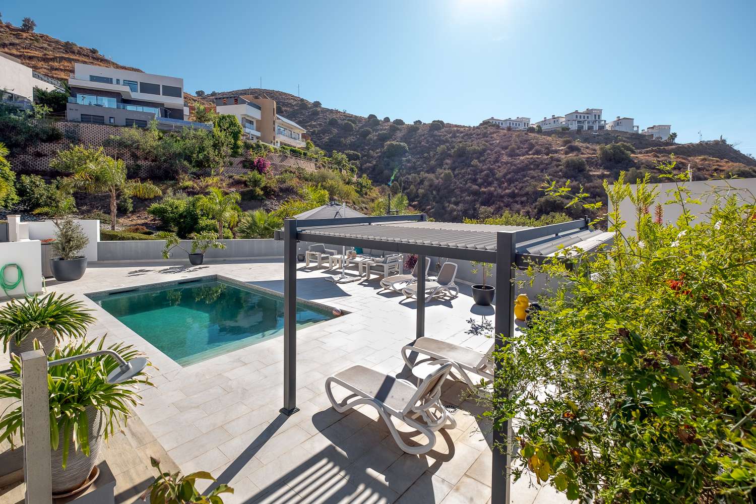 Luxury villa for sale El Peñoncillo (Torrox Costa) with pool and 2 guest apartments.