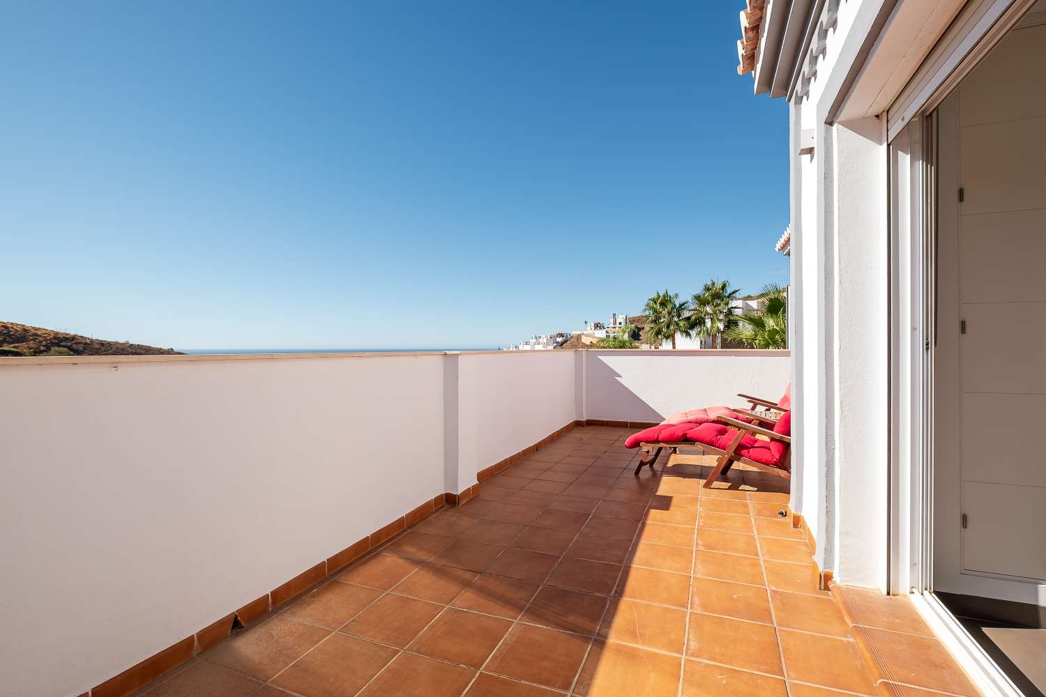 Luxury villa for sale El Peñoncillo (Torrox Costa) with pool and 2 guest apartments.