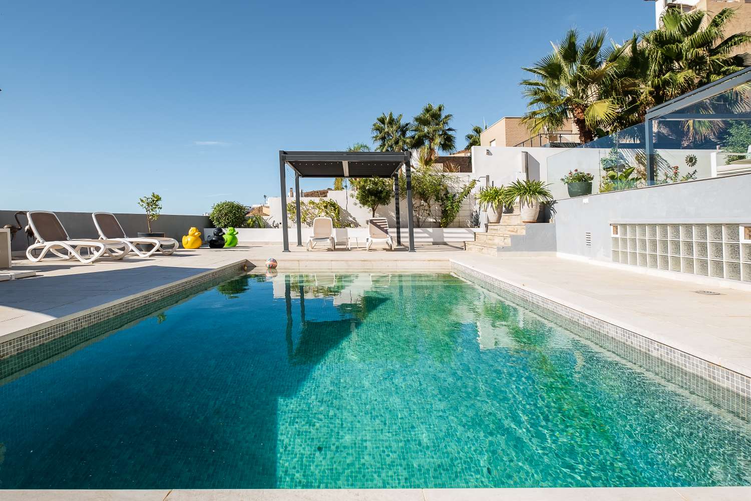 Luxury villa for sale El Peñoncillo (Torrox Costa) with pool and 2 guest apartments.