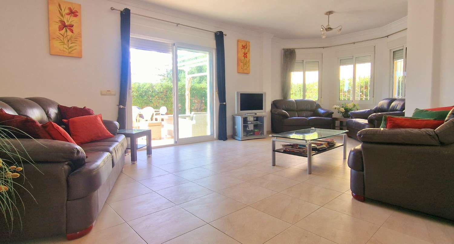 Villa for sale in Caleta de Vélez